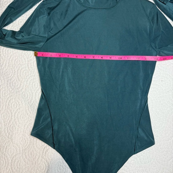 Lululemon Athletica Green Long Sleeve Fitted Bodysuit size small ultra soft Nulu - Picture 7 of 10